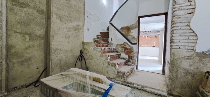 Image No.38-6 Bed Townhouse for sale