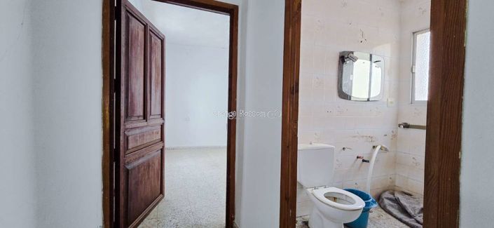 Image No.40-6 Bed Townhouse for sale