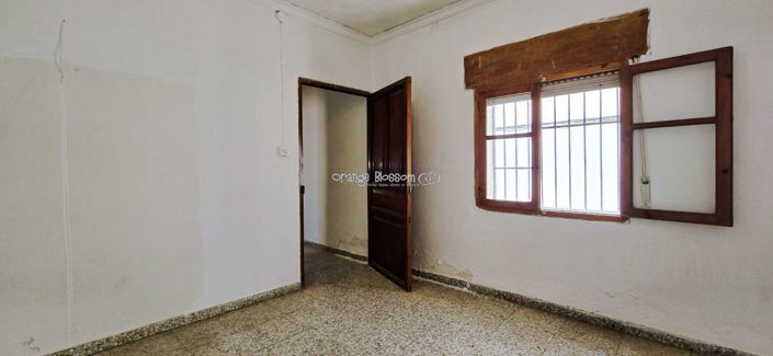 Image No.42-6 Bed Townhouse for sale