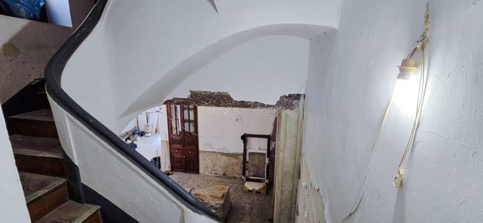 Image No.43-6 Bed Townhouse for sale