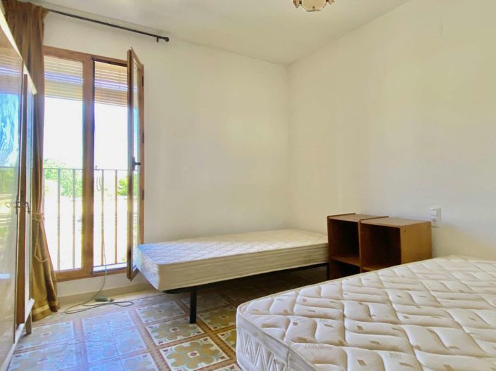 Image No.10-3 Bed Property for sale