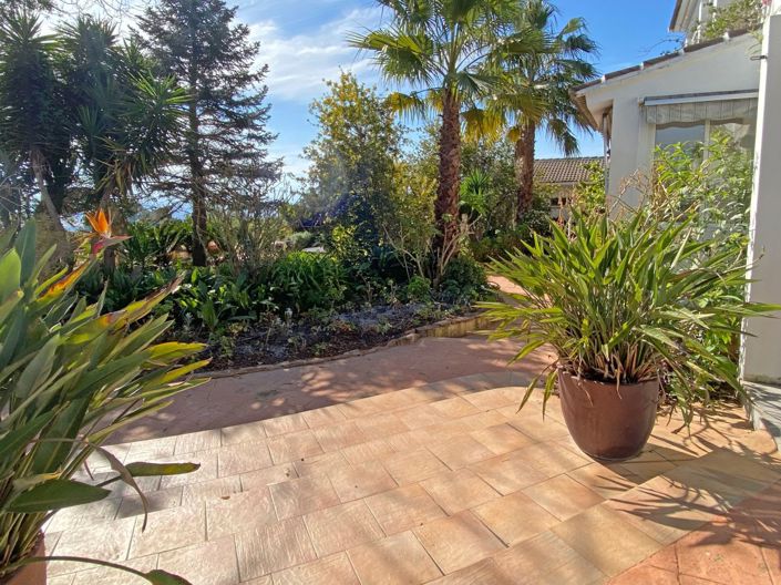 Image No.11-9 Bed Villa for sale