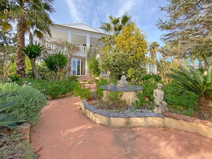 Image No.6-9 Bed Villa for sale