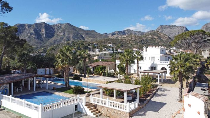 Image No.4-7 Bed Chalet for sale