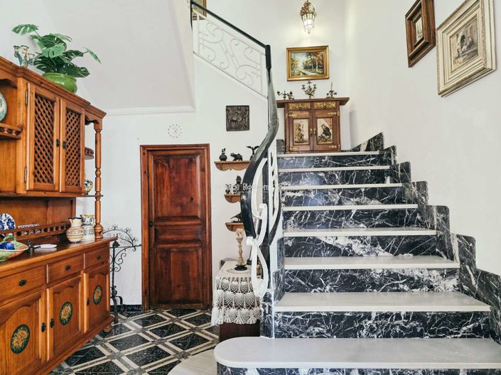 Image No.14-6 Bed Townhouse for sale