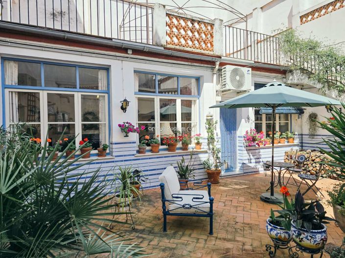 Image No.2-6 Bed Townhouse for sale