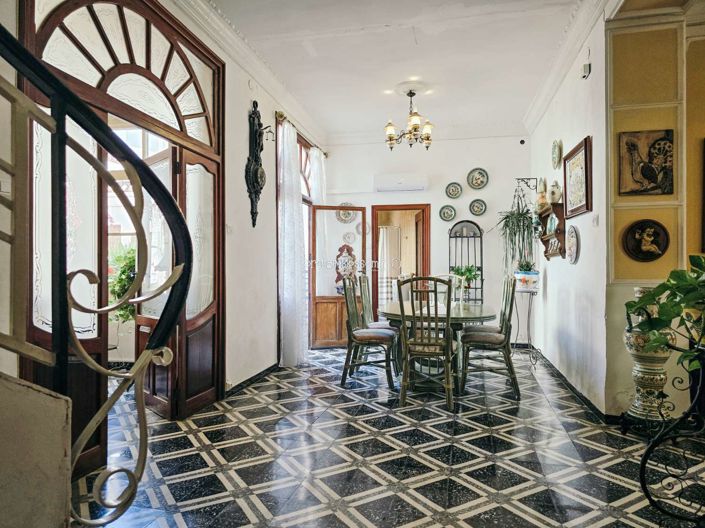 Image No.24-6 Bed Townhouse for sale