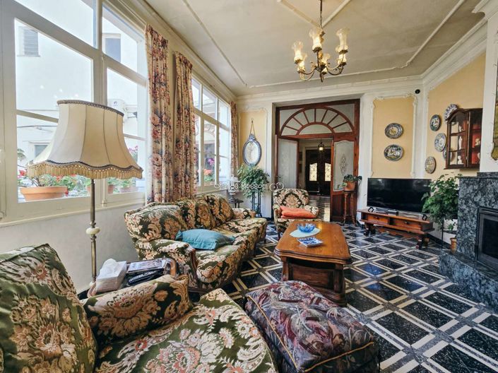 Image No.28-6 Bed Townhouse for sale