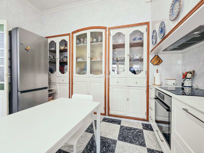 Image No.44-6 Bed Townhouse for sale