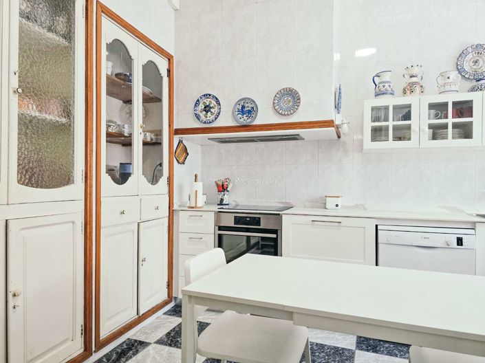 Image No.45-6 Bed Townhouse for sale