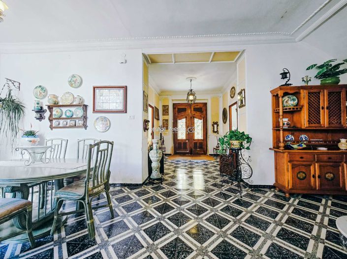 Image No.7-6 Bed Townhouse for sale