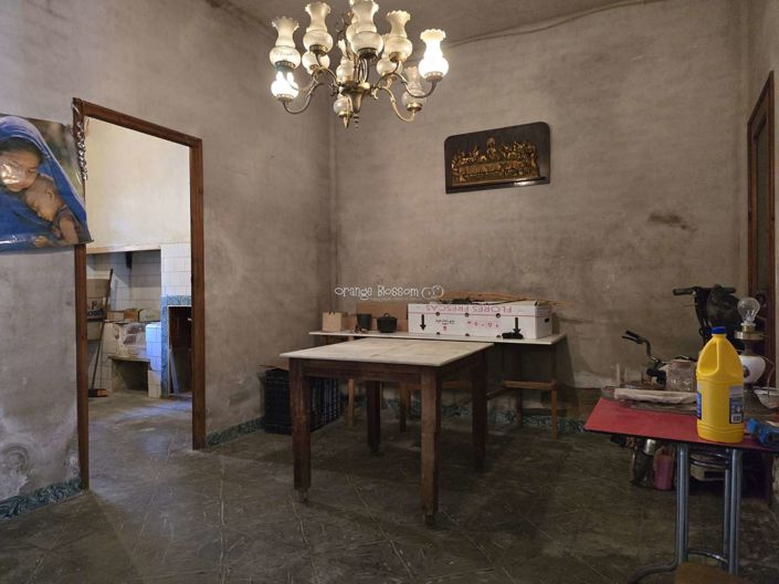 Image No.12-5 Bed Townhouse for sale