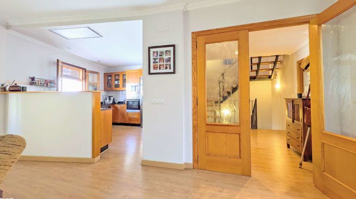 Image No.19-5 Bed Property for sale