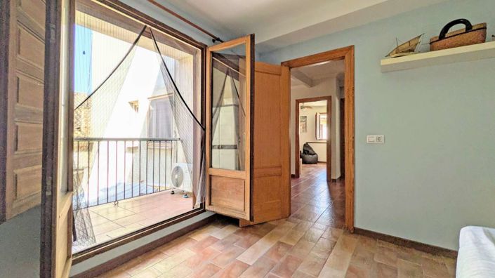 Image No.25-5 Bed Property for sale