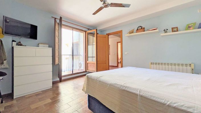 Image No.27-5 Bed Property for sale