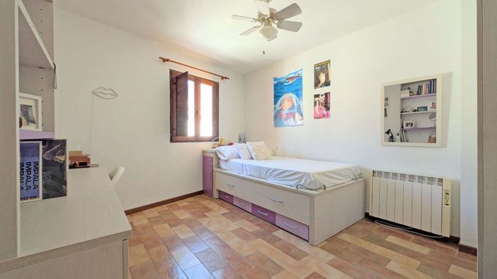 Image No.40-5 Bed Property for sale