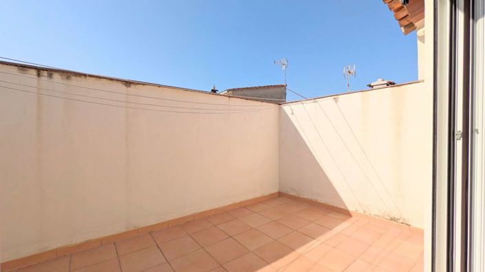 Image No.50-5 Bed Property for sale