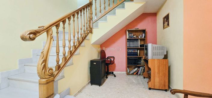 Image No.17-4 Bed Townhouse for sale