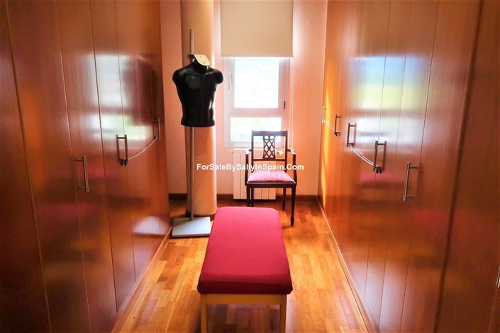 Image No.22-4 Bed Villa for sale