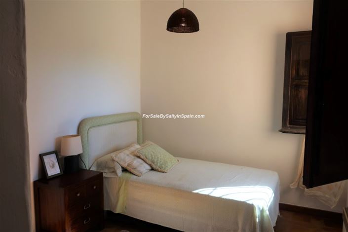 Image No.47-5 Bed Villa for sale