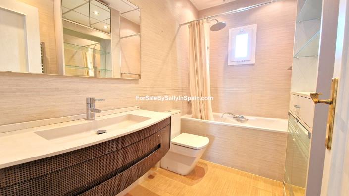 Image No.21-Villa de 5 chambres à vendre à Alzira