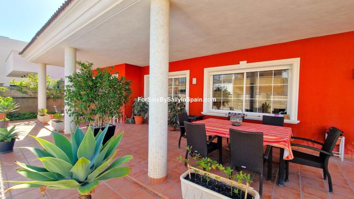 Image No.12-6 Bed Villa for sale