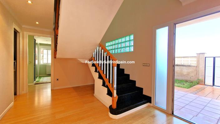 Image No.18-6 Bed Villa for sale