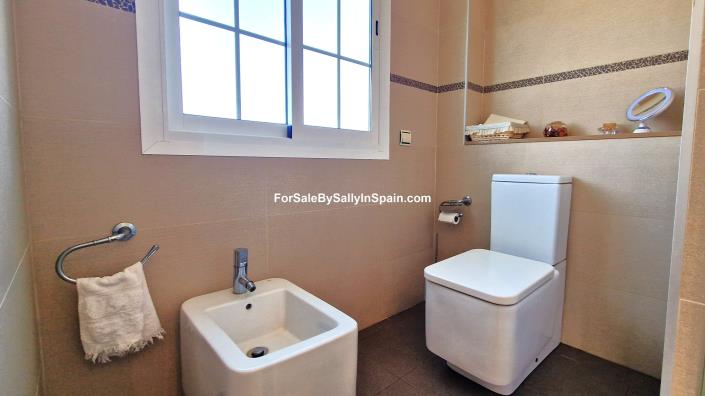 Image No.34-6 Bed Villa for sale