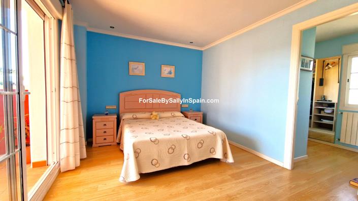 Image No.41-6 Bed Villa for sale