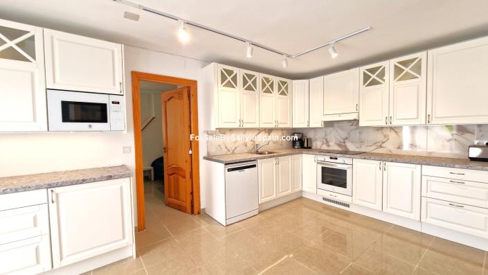 Image No.43-5 Bed Villa for sale