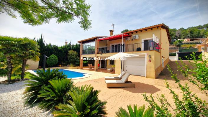 Image No.6-4 Bed Chalet for sale