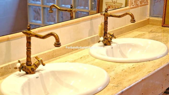 Image No.35-4 Bed Chalet for sale