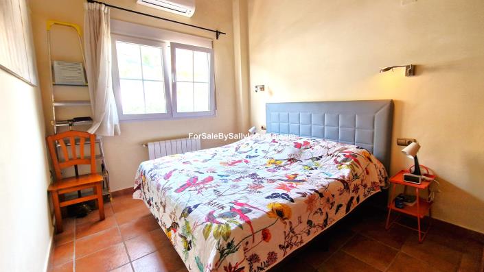 Image No.38-4 Bed Chalet for sale