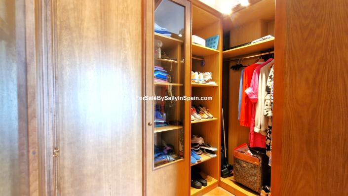 Image No.34-4 Bed Chalet for sale