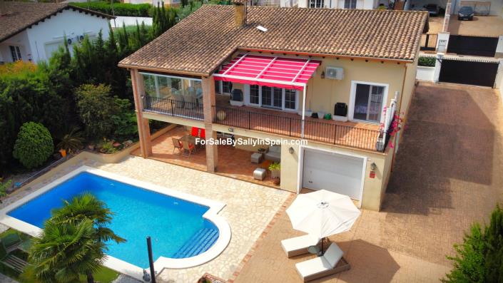 Image No.61-4 Bed Chalet for sale