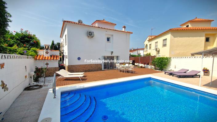 Image No.11-5 Bed Villa for sale