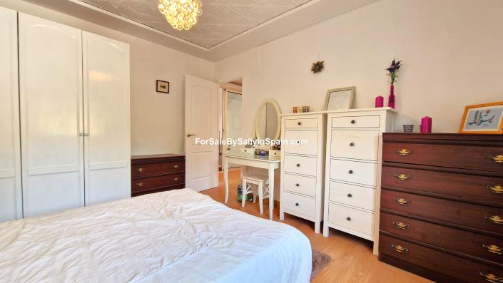 Image No.42-5 Bed Villa for sale