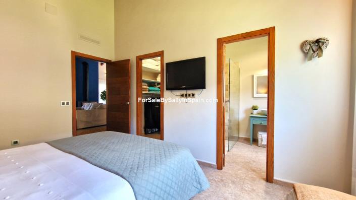 Image No.37-3 Bed Villa for sale