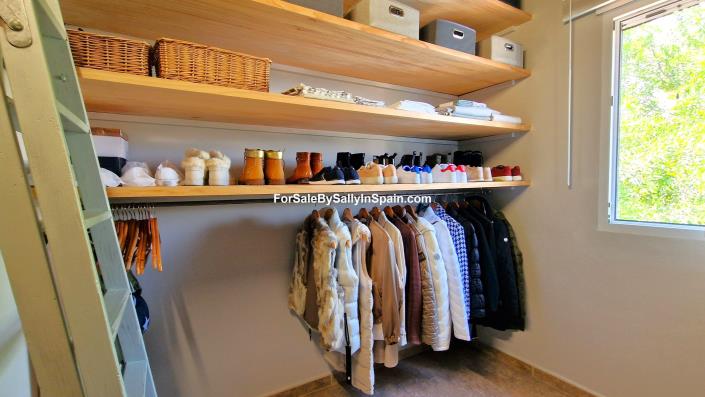 Image No.33-3 Bed Villa for sale