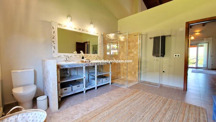 Image No.35-3 Bed Villa for sale