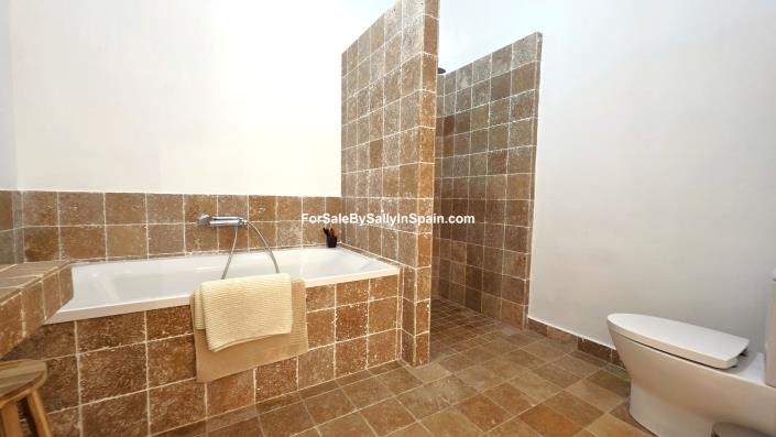 Image No.43-3 Bed Villa for sale