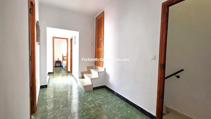 Image No.18-4 Bed Townhouse for sale