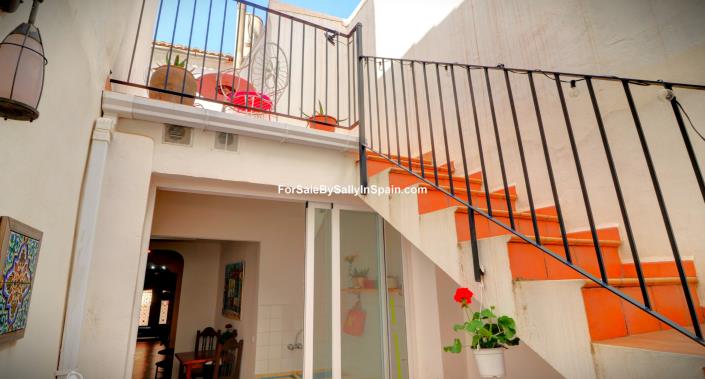 Image No.13-4 Bed Townhouse for sale