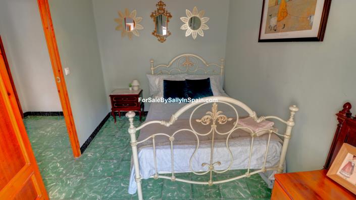 Image No.16-4 Bed Townhouse for sale