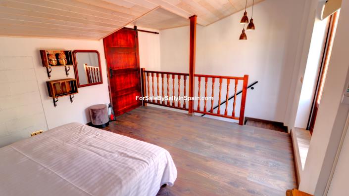 Image No.30-4 Bed Townhouse for sale