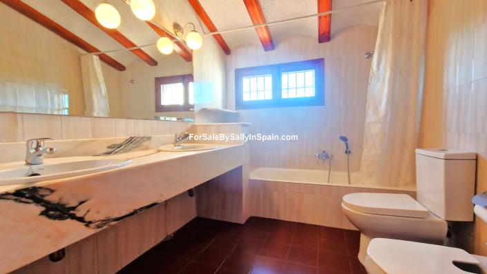 Image No.31-6 Bed Villa for sale