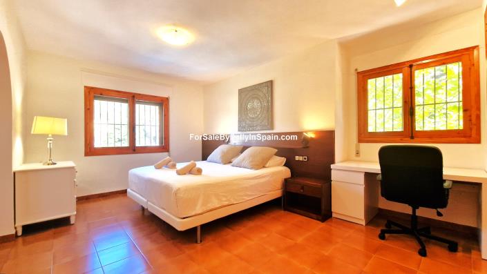 Image No.30-6 Bed Villa for sale