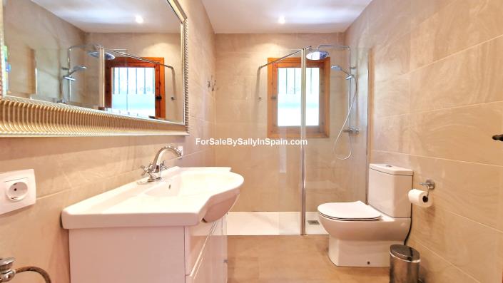 Image No.33-6 Bed Villa for sale