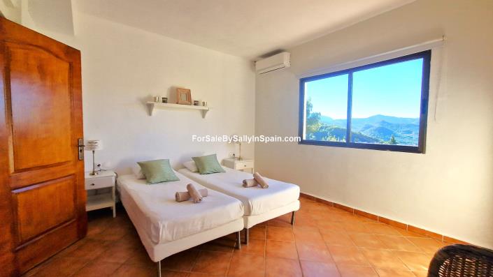 Image No.40-6 Bed Villa for sale