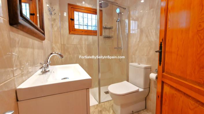 Image No.28-6 Bed Villa for sale